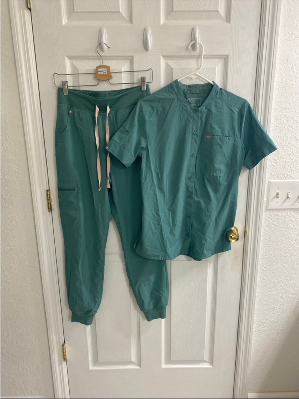 FIGS Teal Medical Scrub Set with Pink Drawstrings